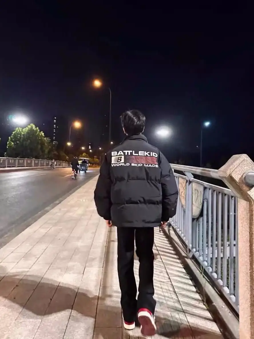 

Trendy American Cotton Jaet with Print Lettering Stand Collar for Men And Women Couples Bread Sle Warmth And Comfort