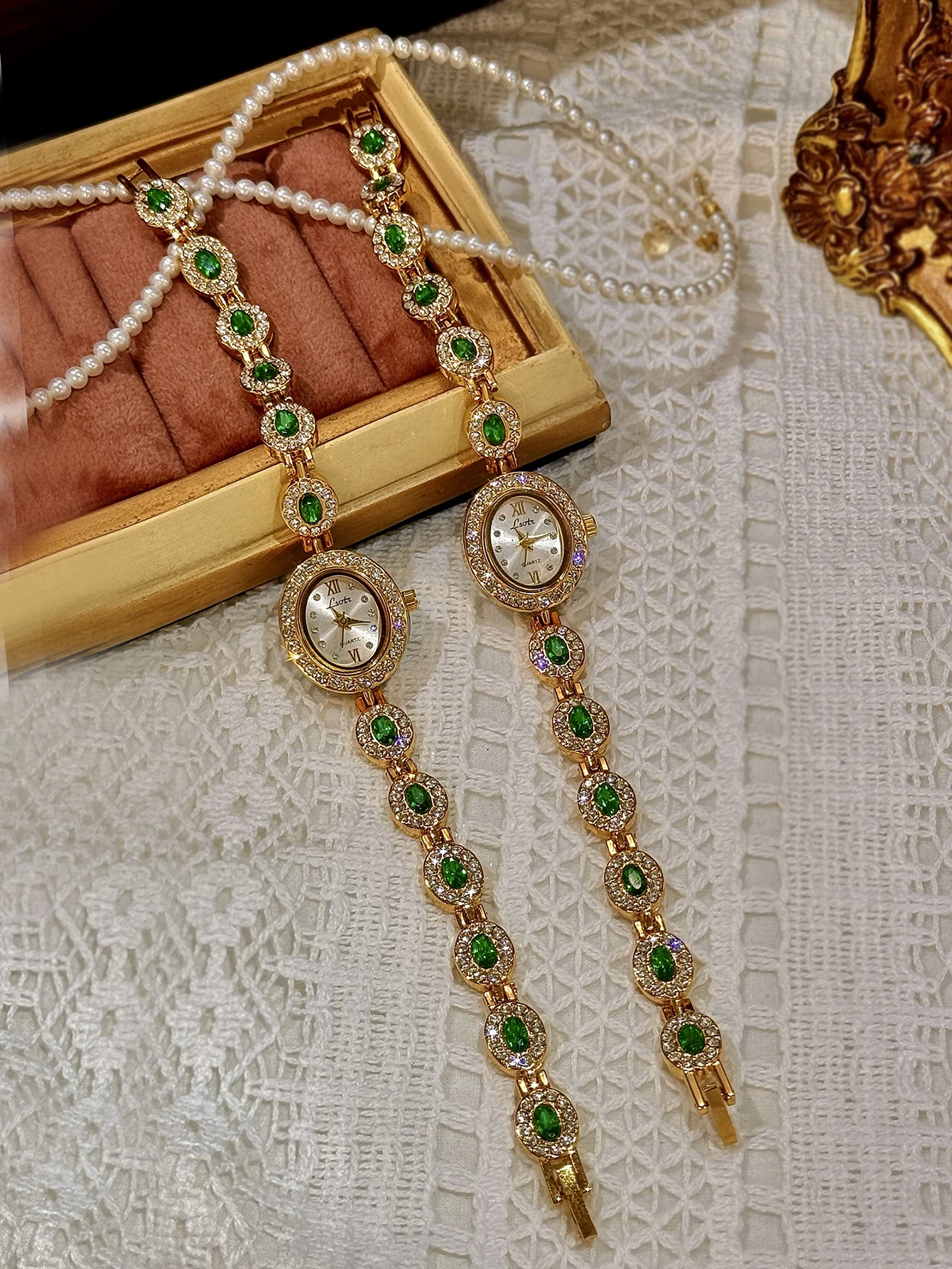 1 Piece of New High-End Colorful Tourmaline Gemstone Rhinestone-Encrusted Light Luxury Retro Elegant Fashion Women\'s Watch with an Oval Dial,