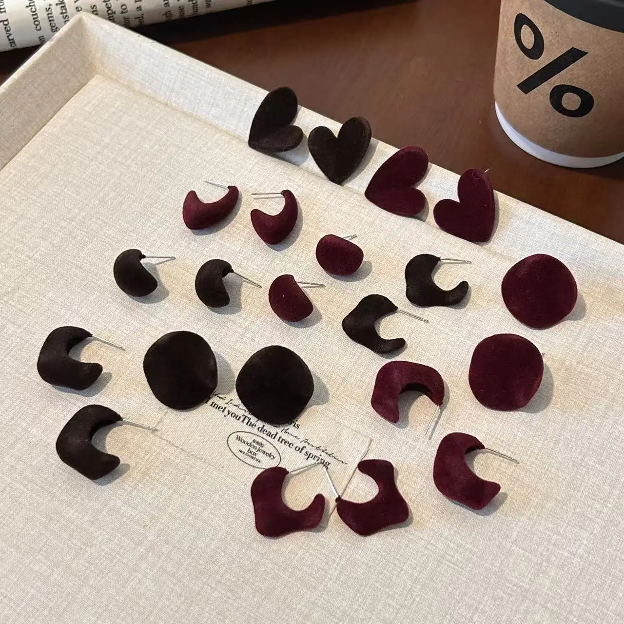 French vintage burgundy flocked geometric stud earrings, niche design, velvet women's earrings, highly recommended by high-end b