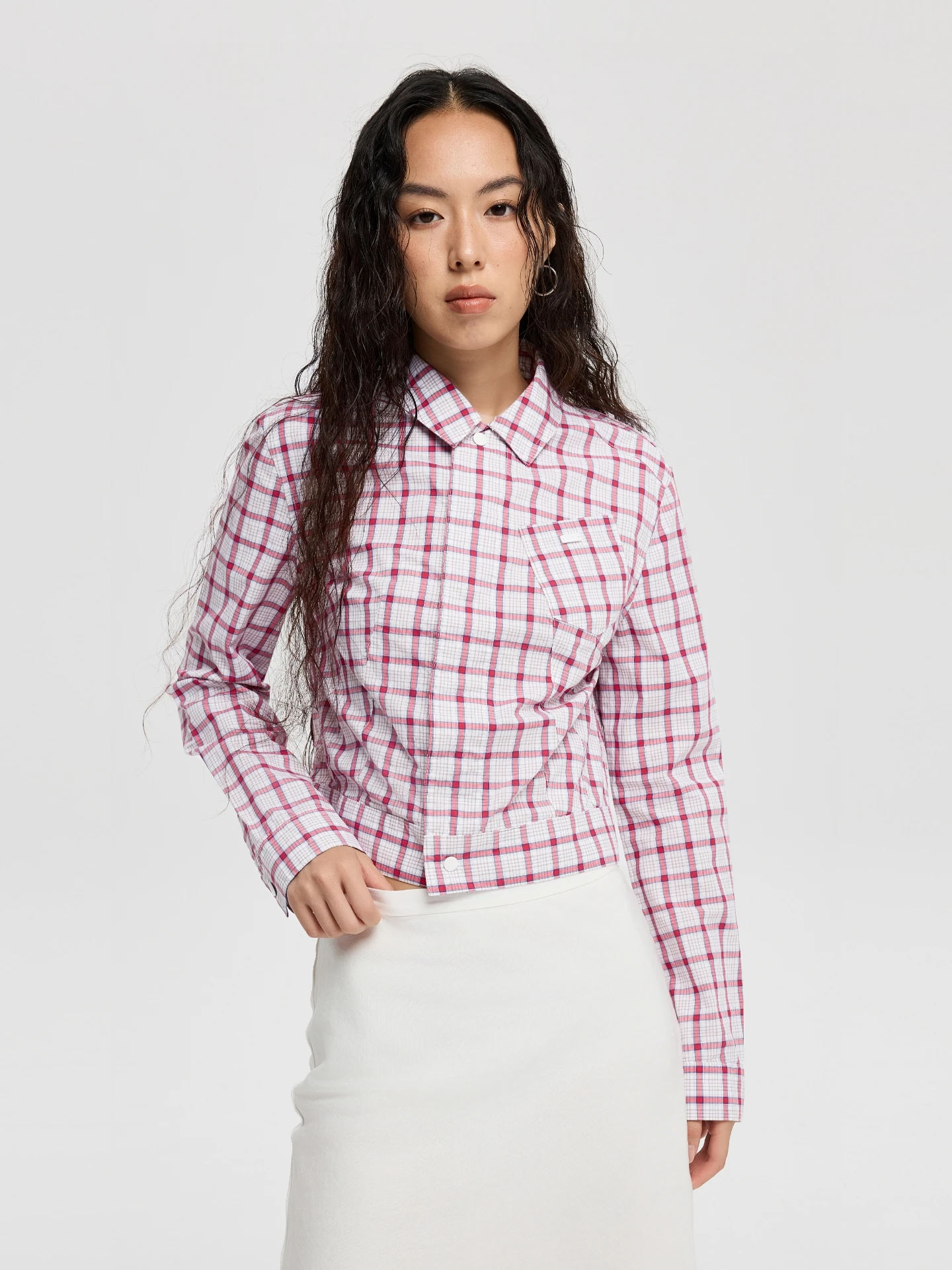 

Женская весенняя укороченная рубашка-жакет Oneup из чистого хлопка в красную клетку, приталенная, с воротником, на пуговицах, для повседневной носки