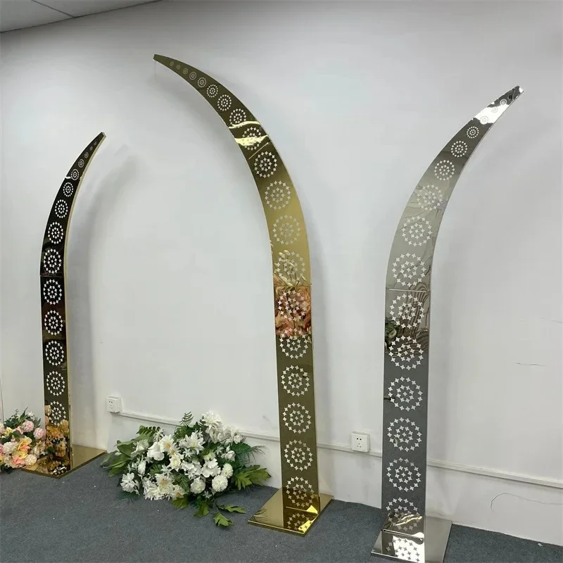 Kreativer, durchbrochen geschnitzter Goldbogen-Hintergrund aus silbernem Edelstahl im Ochsenhorn-Stil für Hochzeiten und Empfänge – Detail 5