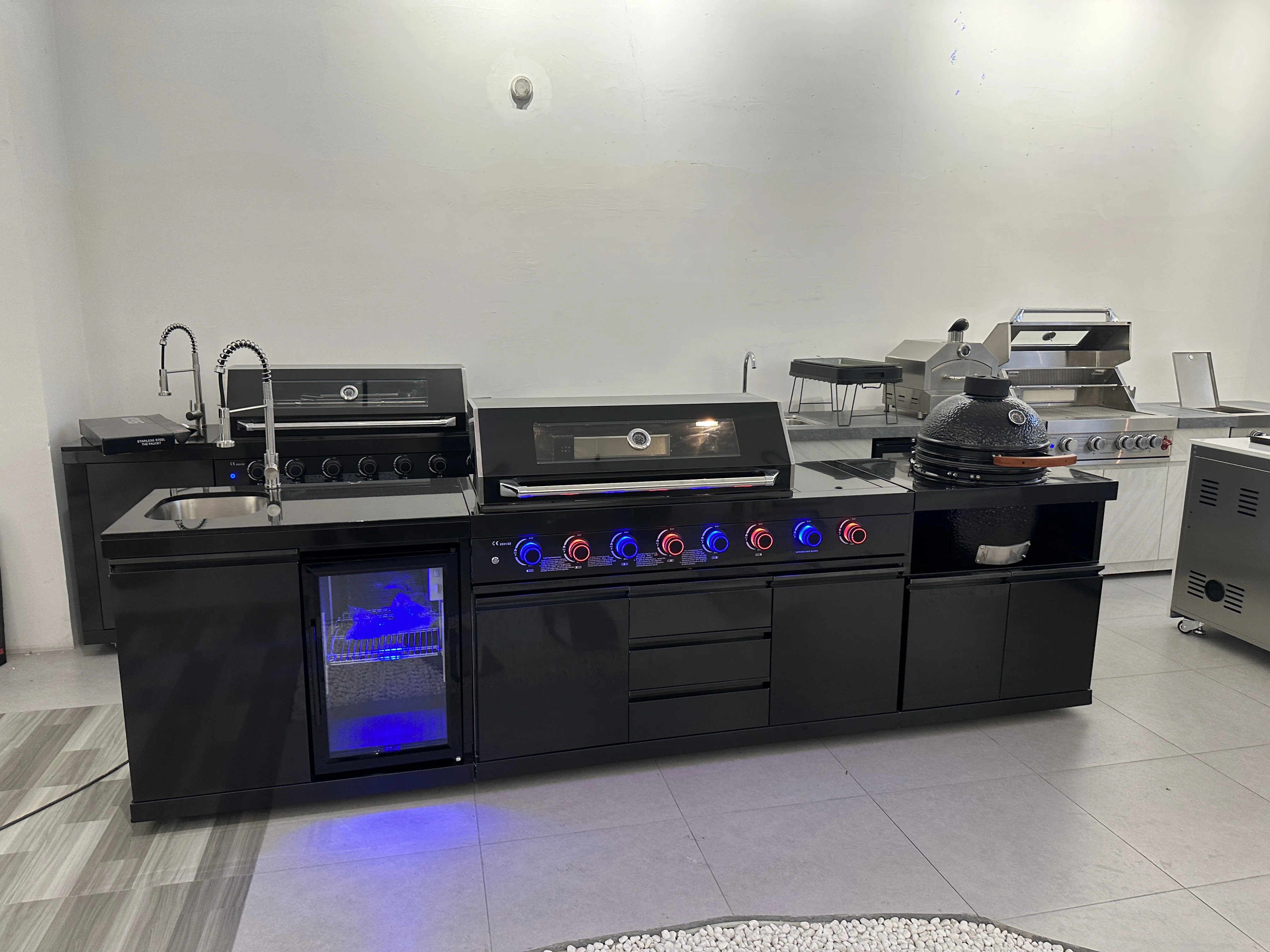High-Quality Stainless Steel Black Titanium Outdoor Barbecue Gas Grill Island Kitchen with Kamado Smoker Grill, Sink & Fridge
