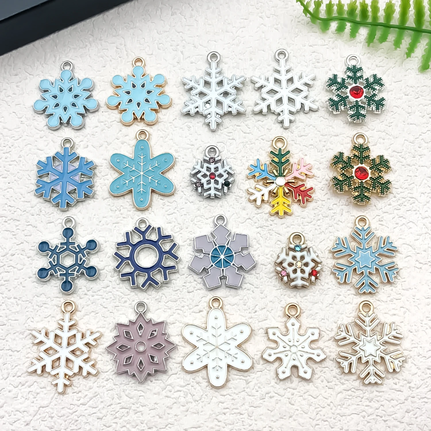 

Mix 20pcs oil dripping Christmas snowflake accessory set, DIY jewelry necklace making process, Christmas fashion accessories