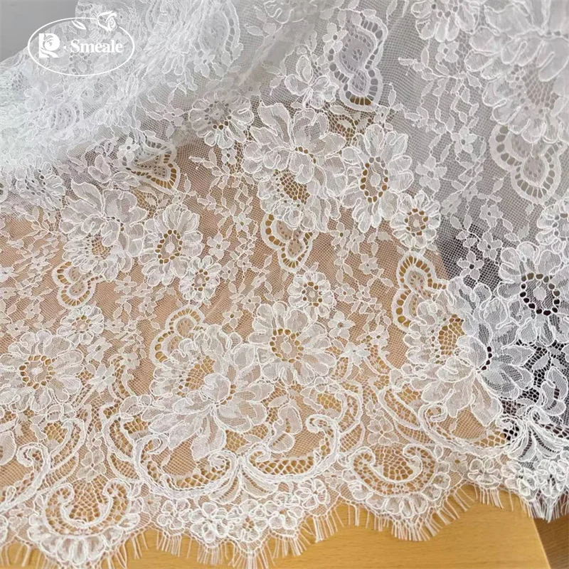 

3 метра. Новинка! Ткань из кружева с вышивкой в виде ресниц, цвета экрю. Белые геометрические цветы для свадебных платьев. Аксессуары для шитья.
