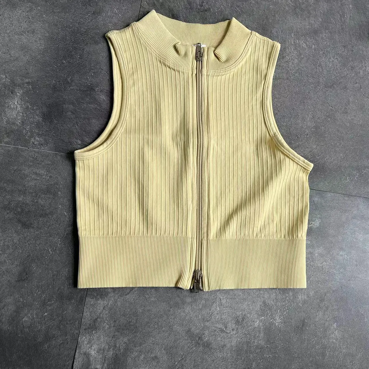 Veste de sport sans couture avec fermeture éclair sur le devant pour femme