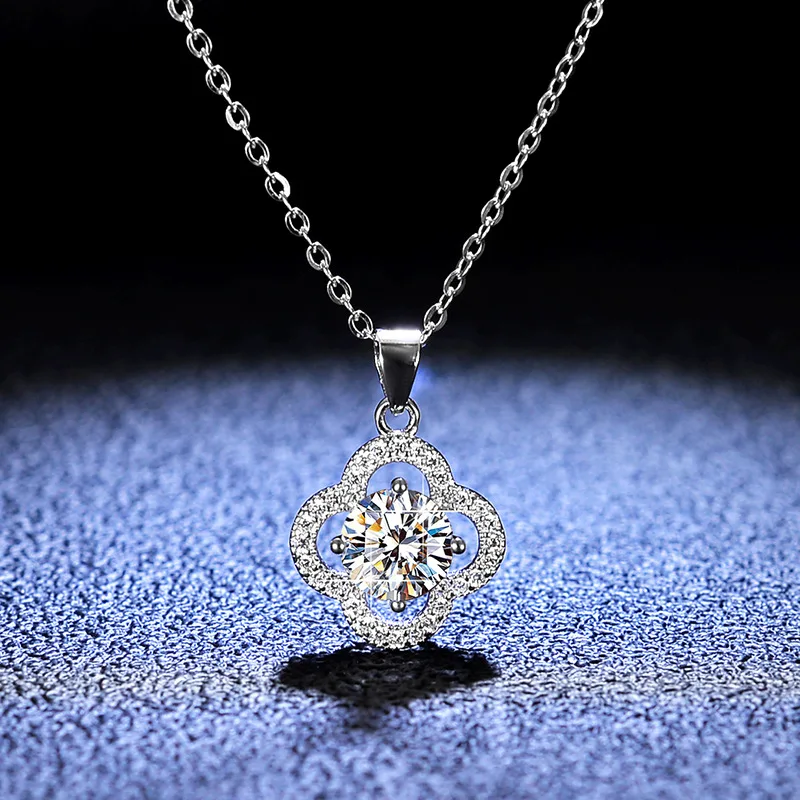 18K Gold Pendant, 1 Carat Moissanite Necklace, Women's Fashionable Clover Flower, New Platinum PT950 Pendant, Collarbone Chain