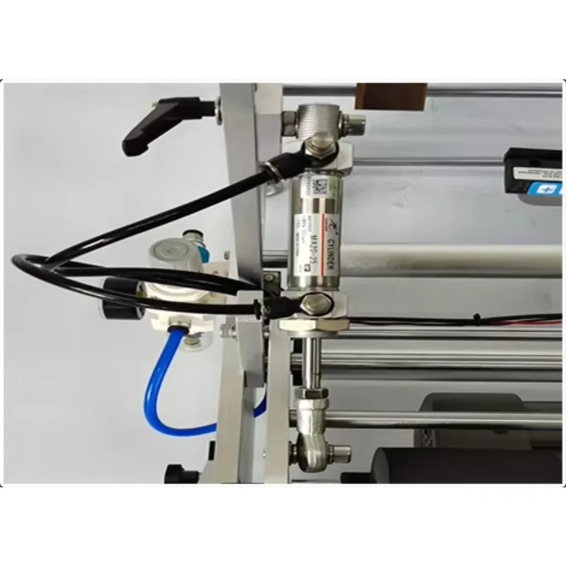 Manual Semi Automatic Round Bottle Labeling Machine From Factory China