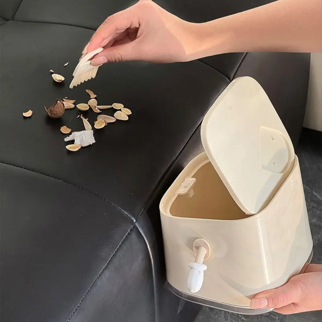 Cute Sitting‑Style Mini Desk Trash Can with Lid & Handy Brush, Multi‑Scene Tabletop Waste Container for Apartment Dorm Home Office