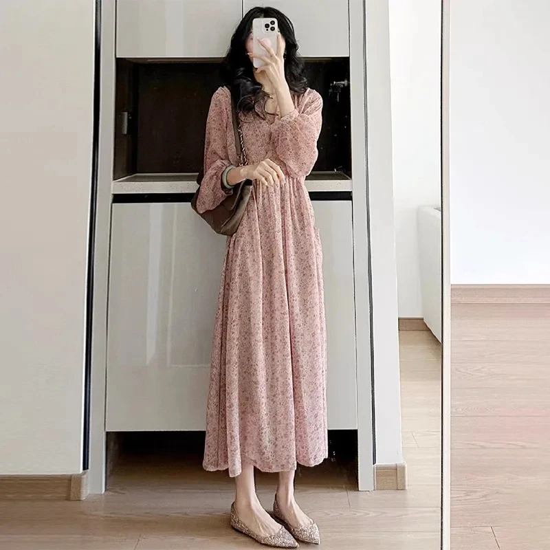 

French Women Early Autumn Pink Fragmented Flowers Long Sleeved Dress Female Korean New Advanced Sense Chiffon Pink Floral Dress