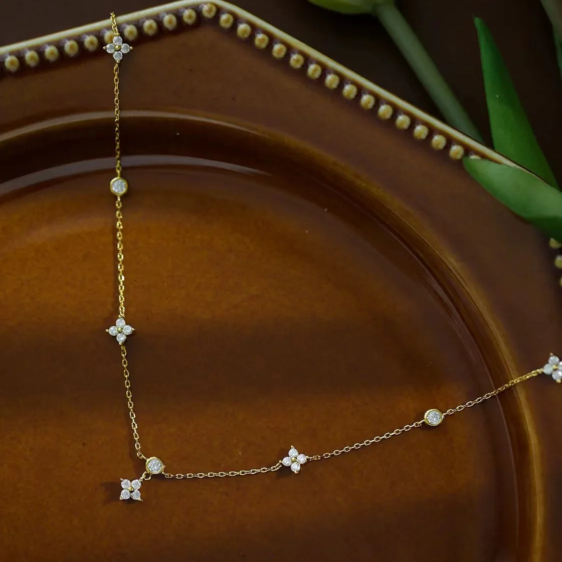 Fashion Original Crystal Flower Pendant Necklace for Women European and American Stainless Steel Personalized Jewelry Necklace