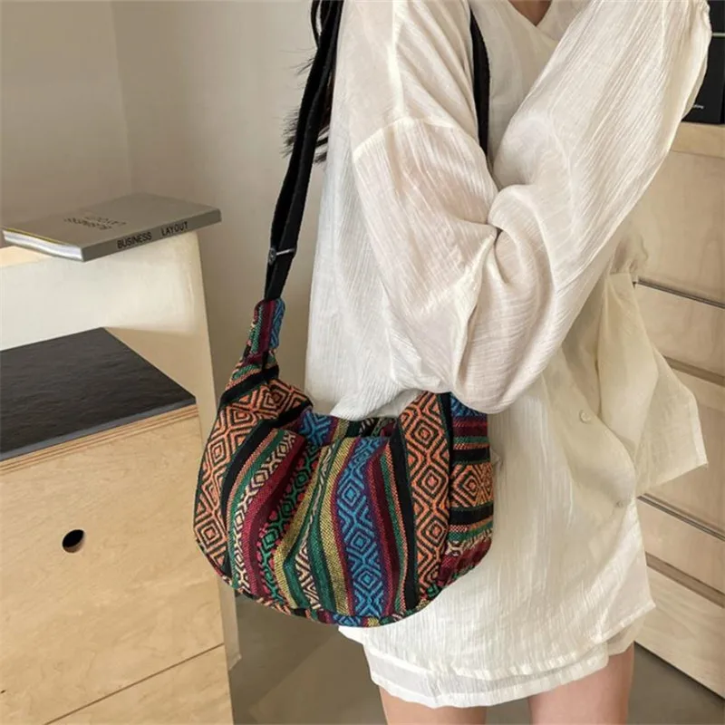 Gestreiftes Muster, Umhängetasche im Tribal-Stil, faltbare Umhängetasche mit Reißverschluss, handwaschbares, lackiertes Futter mit Flaggenmotiv – Detail 13