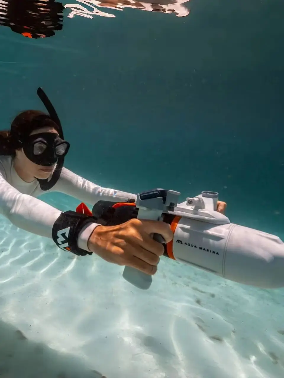 AQUA MARINA BLUEDRIVE X/XP Unterwasserscooter SUP Elektrische Flossen, mit abnehmbarem Lithium-Akku, geeignet für Stand-Up-Paddleboards, aufblasbare Surfbretter, Kajaks, zum Schnorcheln und Schwimmen,