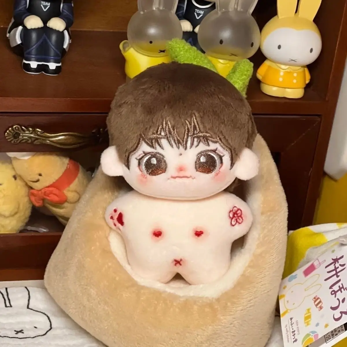 Jackson Yee Atrybut 10cm Lalka Idola Brelok Bawełniana Lalka Pluszowa Zabawka Lalka Tydzień Gwiazd Lalki do Prezentowania Dziewczynom na Urodziny Zabawki Świąteczne