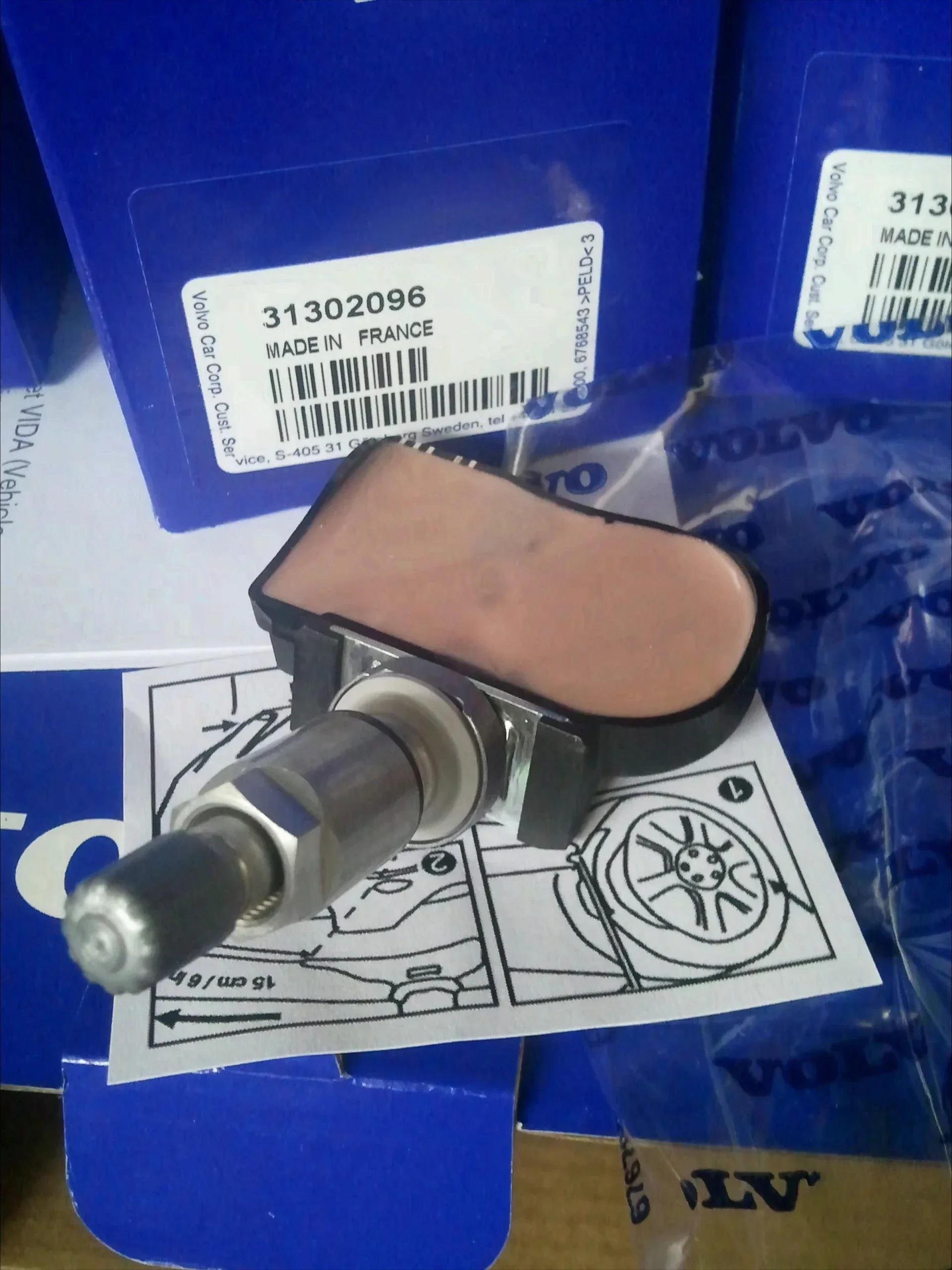 Original Auto Tire Pressure Sensor with TPMS Display and Alarm ForVolvo Temperature Sensor Car Monitoring Adaptation