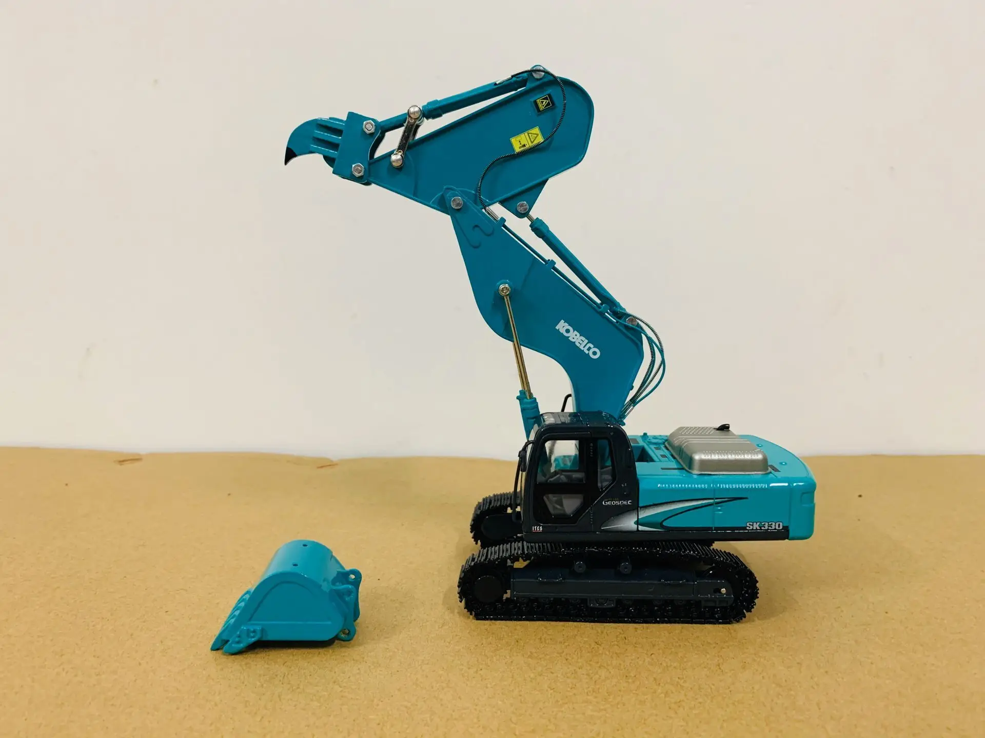 

Sk330 Rock Arm Excavator/Hammer 1/50 Scale DieCast/Resin Model HandMade,no BOx