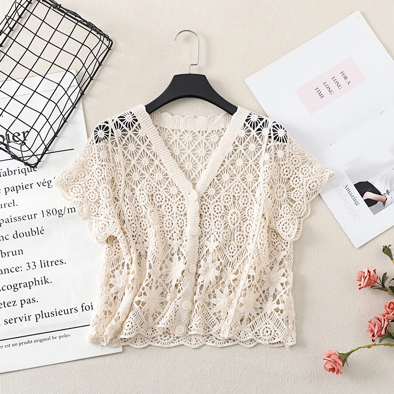 女性のための自由奔放に生きるかぎ針編みのニットトップ、半袖、ボタンアップ、純粋な透かし彫りのブラウス、10代の女の子の夏の衣装、フェアリーコアバケーション