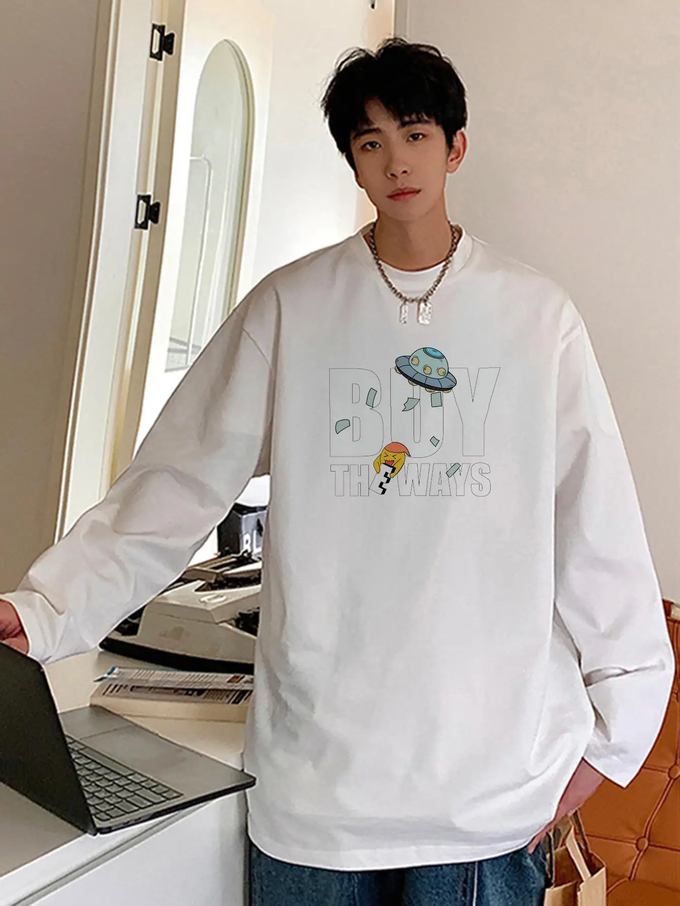 Cartoon UFO Print Man Korean Style T-shirts Fashion Oversize Crew Neck Unisex Tops Tees Long Sleeve Cotton Male Clothing