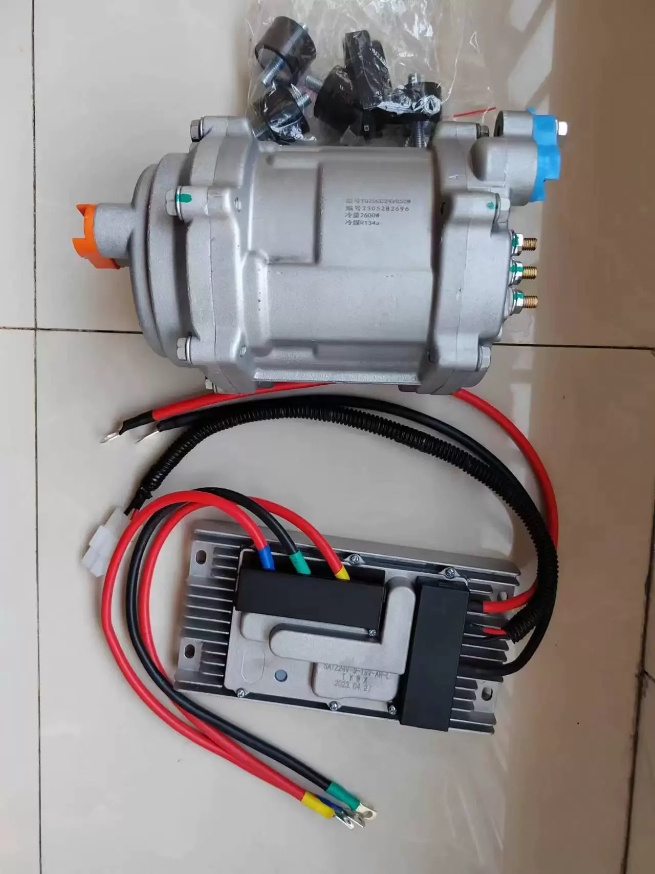 

Universal 12/24V Parking Air Conditioner Electric Compressor with Controller, Truck and RV Modification
