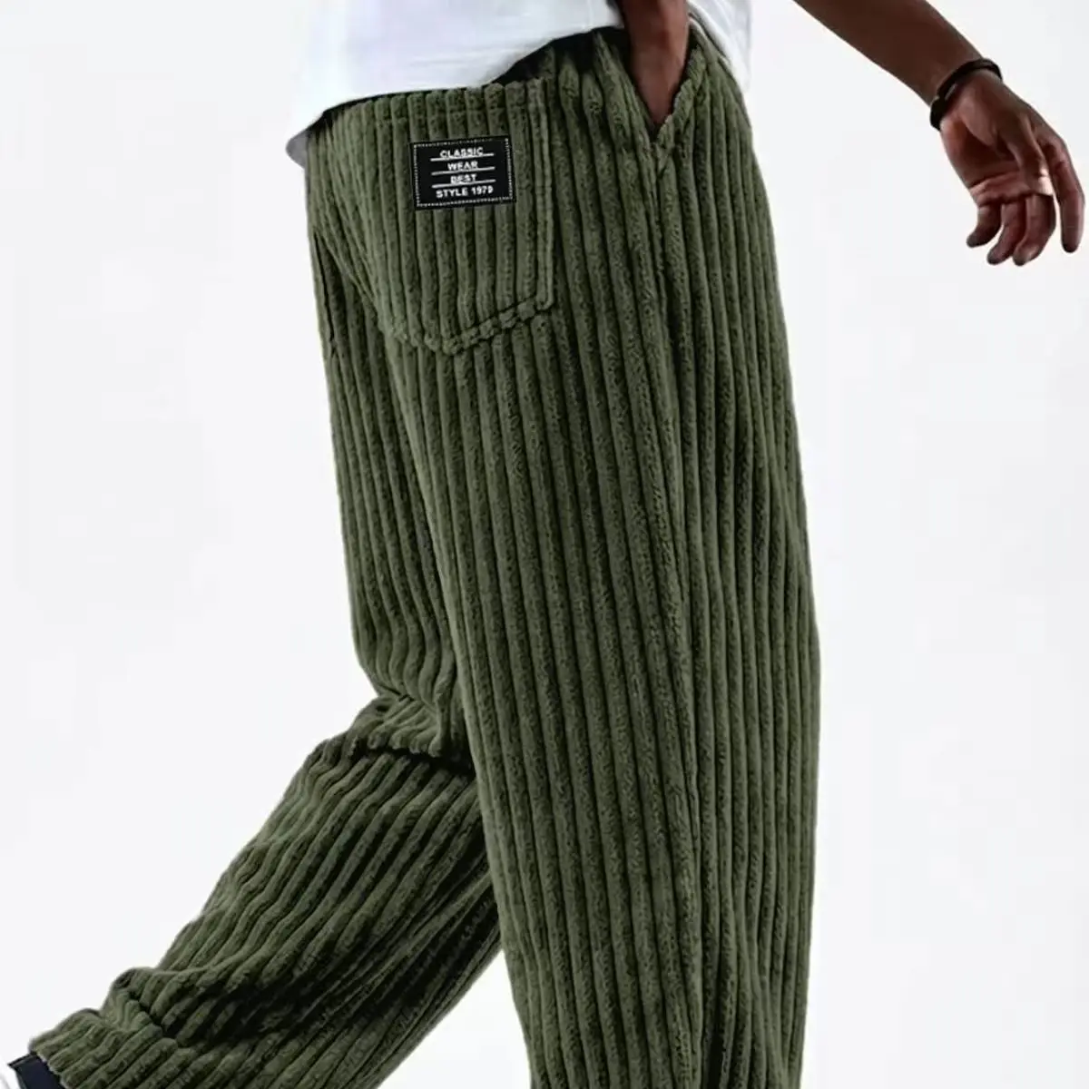 Neue Herren-Freizeithose für Herbst und Winter 2026, Weite Cordhose mit Rippenmuster, Logo-Tasche, Einfarbig, Hohe Taille, Locker Geschnitten – Detail 8