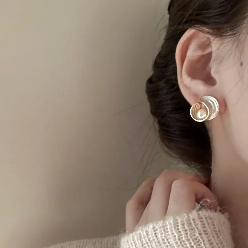 مشبك أذن بتصميم صغير ورائع للسيدات 2025 أقراط بتصميم عصري جديد أقراط لؤلؤ بدون فتحات للأذن #2