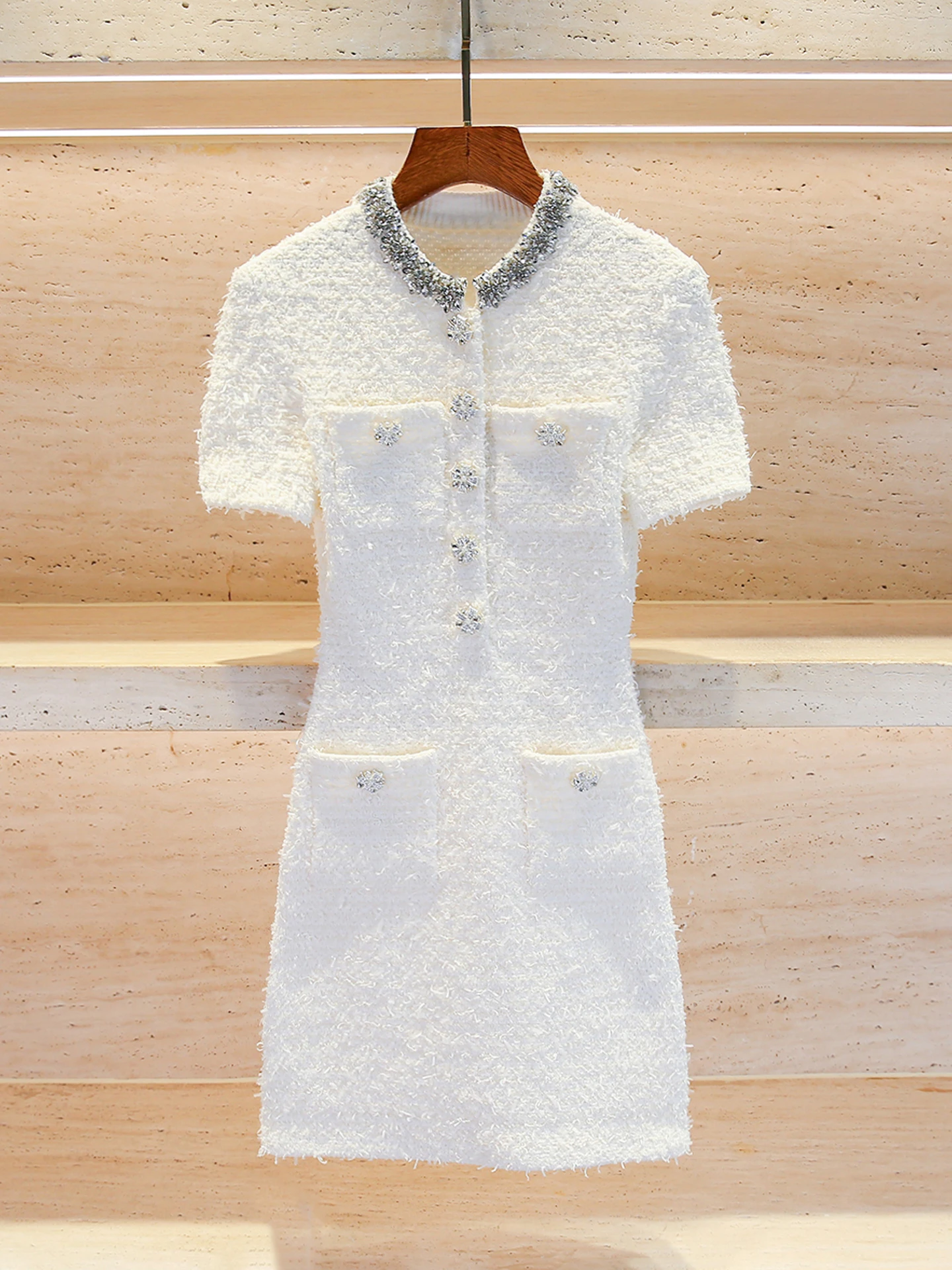 

White Diamond Embellied Knitted Waist-Cinching Dr Luxury Women's Faion High Waist A-Line ort Sve Button-Up Dr