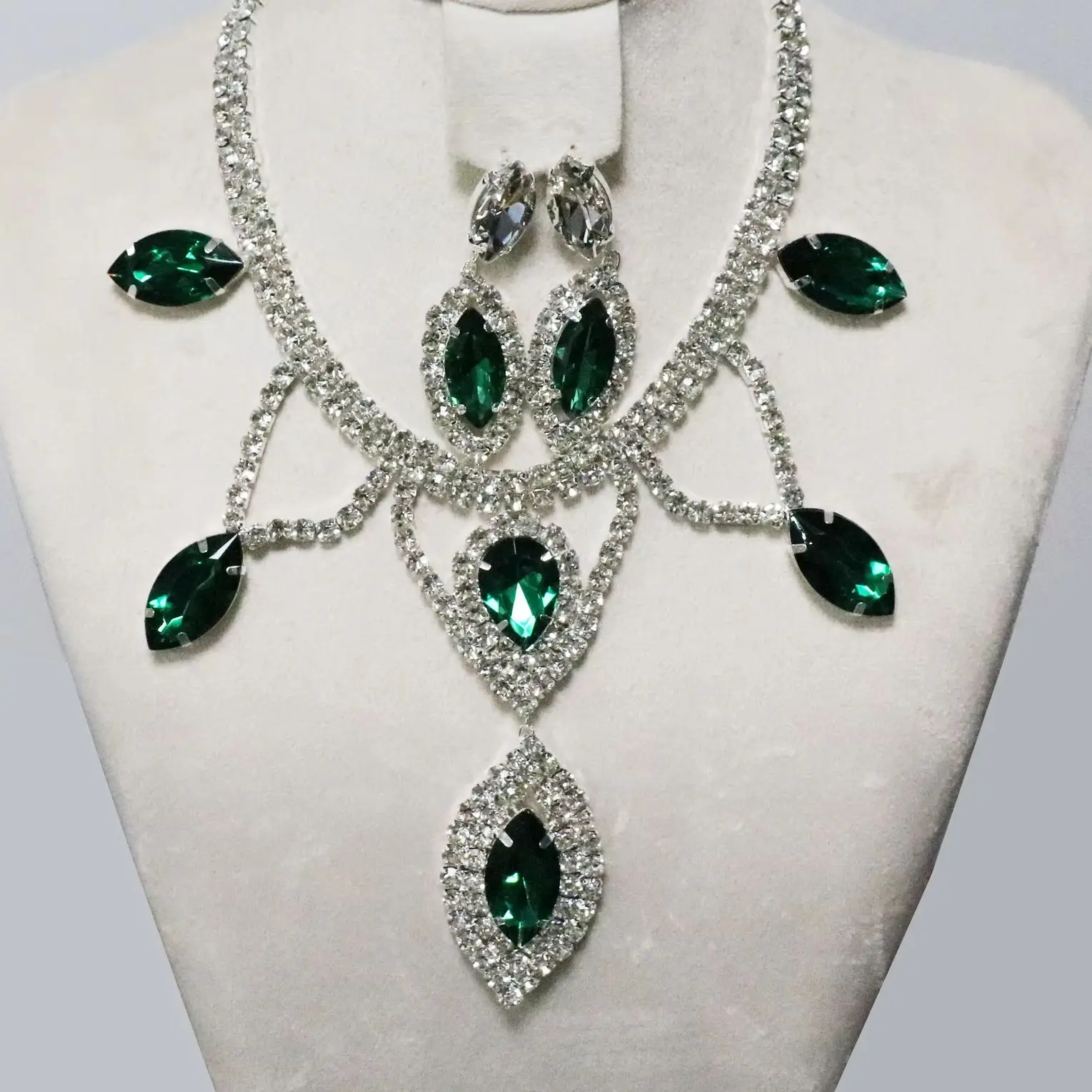 1 Set Modisches Strass-Schmuckset Halskette und Ohrringe Premium Luxus Anhänger-Halskette Original Design Hängeohrringe – Detail 4