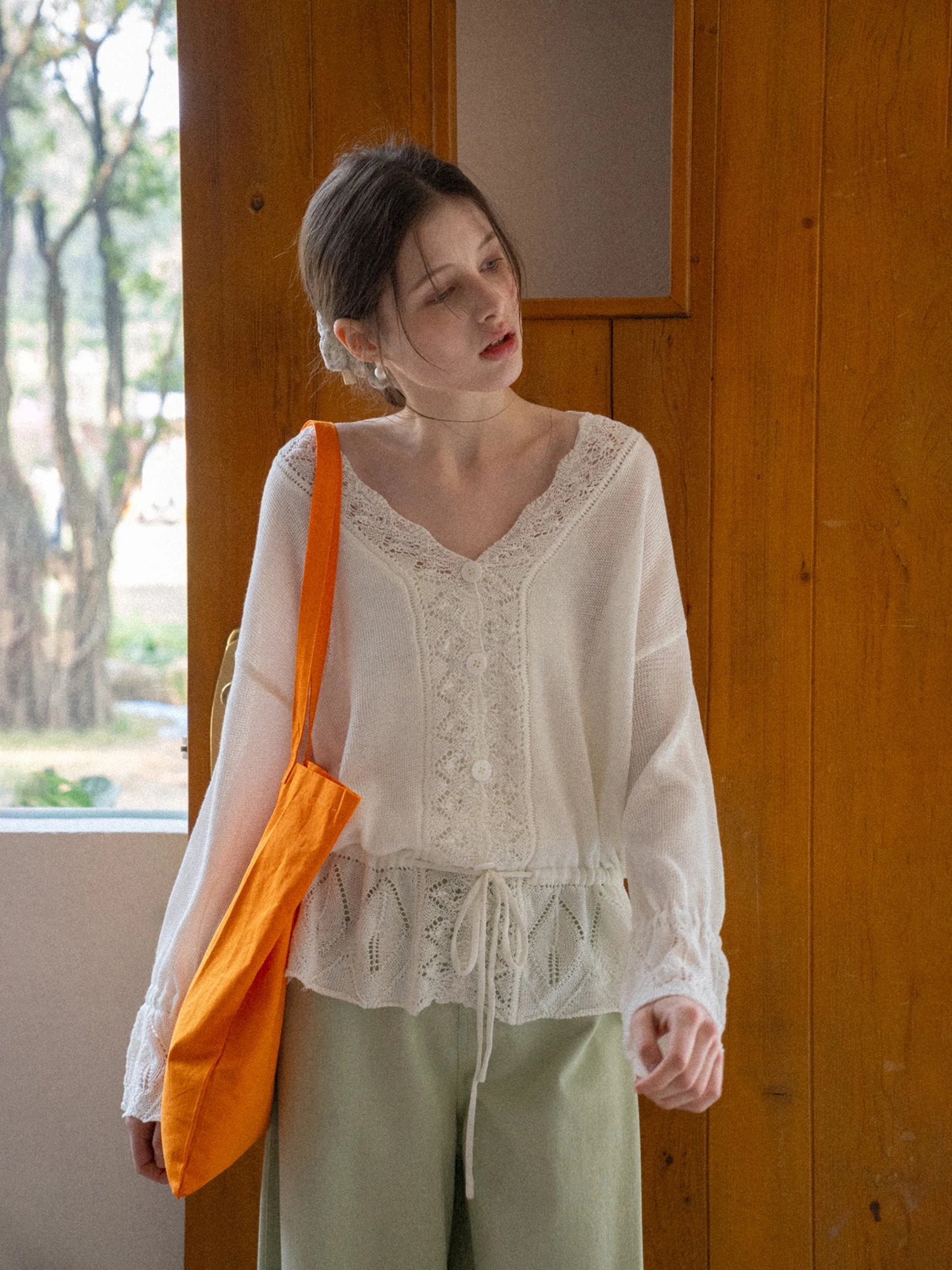 

EGGKA Gentle Sle Long Sve Embroidered Hollow out V-Ne Knitwear Women's Spring Design Unique Top Polyester Fiber