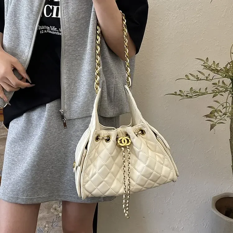 

2025 Waterproof Oversized PU Tote for Women - Detachable Strap, Keychain Included, Ideal for College & Office Use