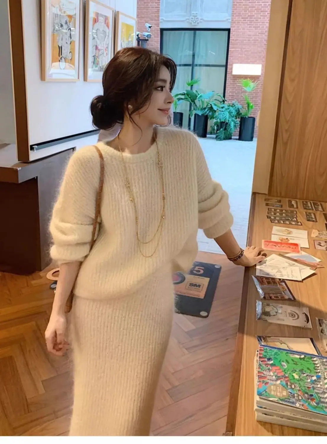 

Осенний женский вязаный комплект 2025 года, мягкий свитер в корейском стиле, ленивая юбка, наряд