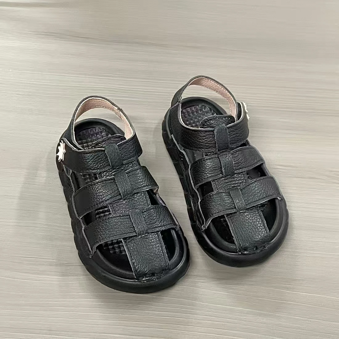Xingliupi New Trend Sandals Child Breathable Genuine Leather Stitched Sides Durable Fashionable Boy's Beach Shoes