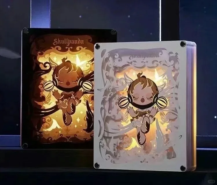 

Коллекция комиксов POPMART Skullpanda, вырезанная из бумаги лампа SP, периферийные устройства, оригинальный сюрприз, подарок на день рождения, в наличии