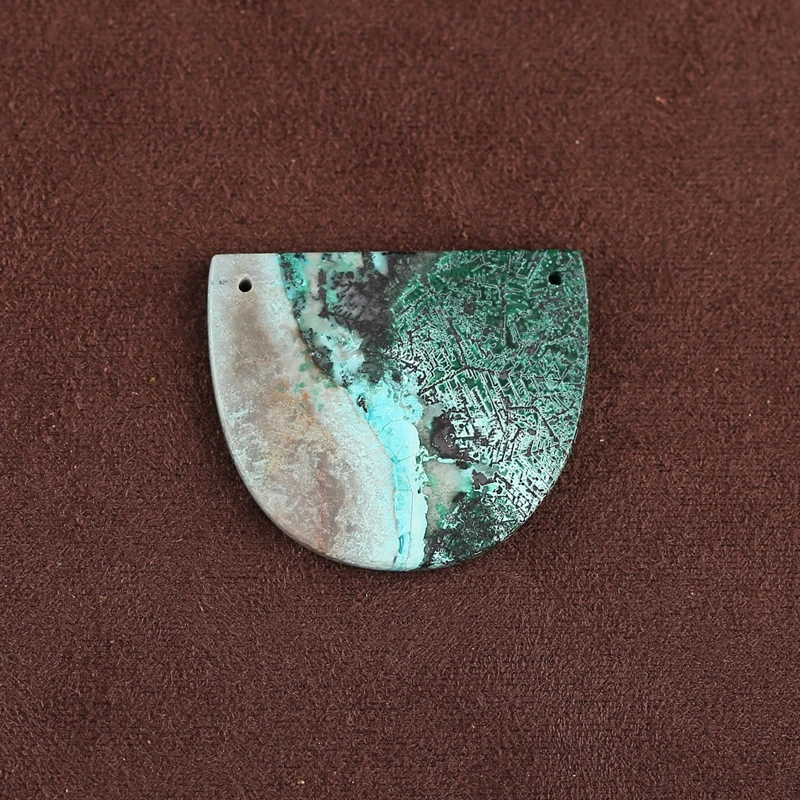 

Натуральный камень хризоколла ручной работы кулон с двойным отверстием для женщин модные украшения 35x30x3 мм 7,6 г