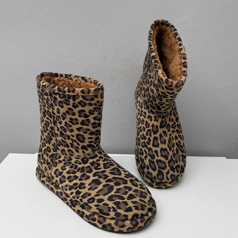 ليوبارد سنو النساء حذاء من الجلد الفراء الشقق أحذية خفيفة أنيقة 2025 شتاء جديد الراحة فستان امرأة الأحذية الدافئة الرياضة Mujer بوتاس