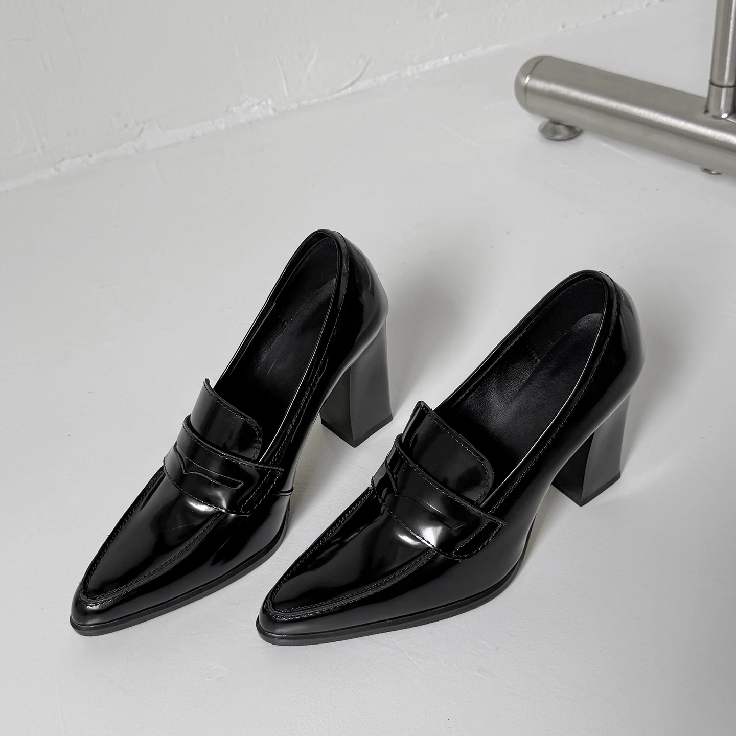 

Женские лоферы на каблуке, кожаные туфли-лодочки на высоком блочном каблуке с острым носком, классические модельные туфли Penny Loafer для работы, подарок для друга