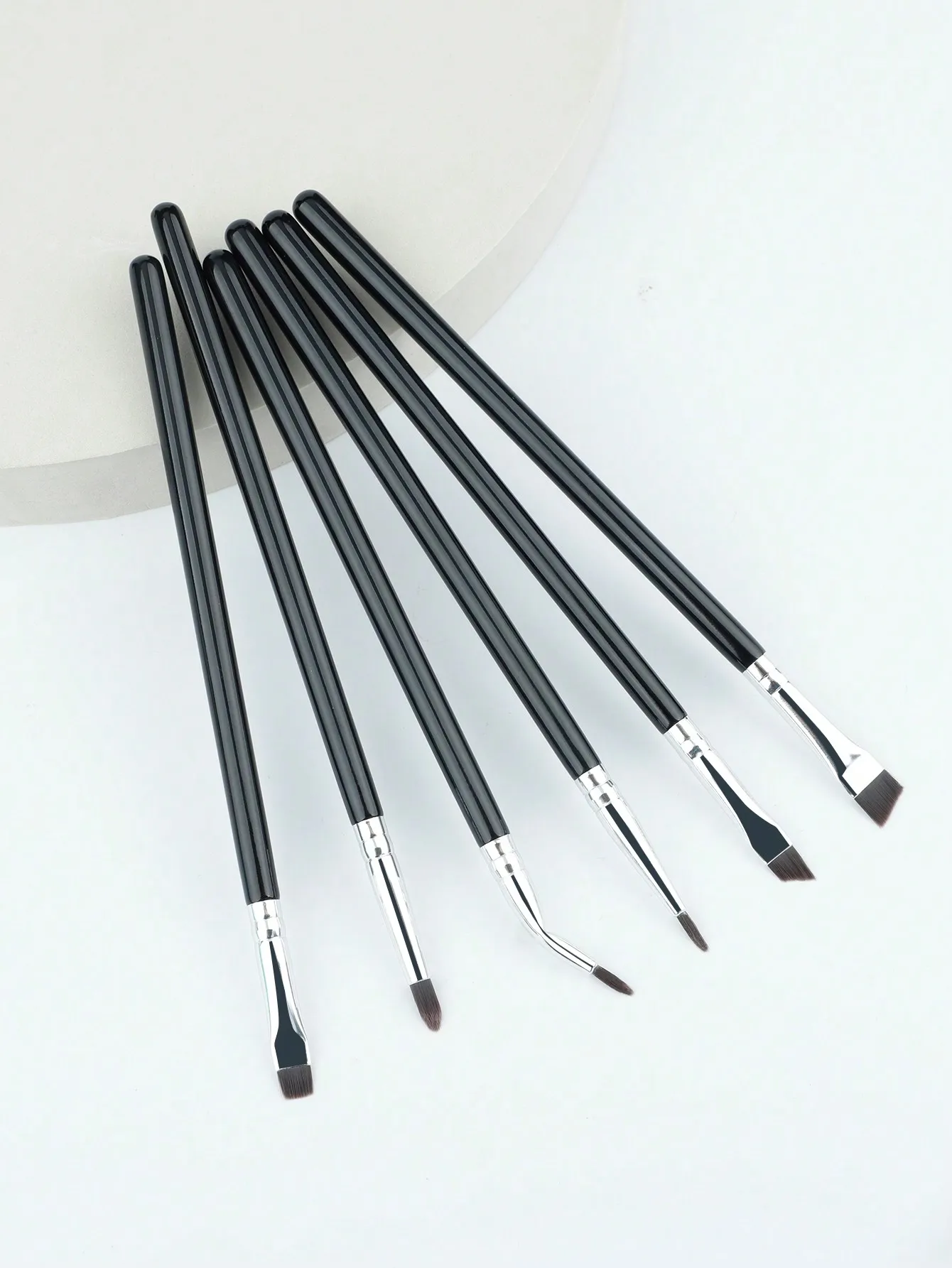 6-Piece Eyeshadow Brush Set: Sickle-Shaped Eyeliner, Eyebrow, and Tear Trough Concealer Detail Makeup Brush Set—Black