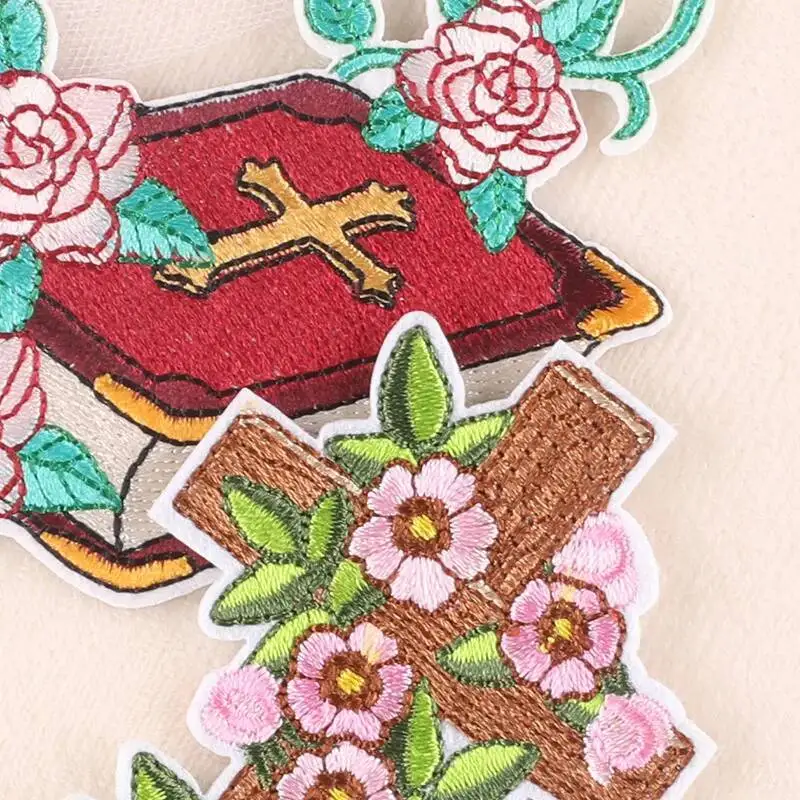 1PCS/lot New Embroidered Religious Patches Bible Book Praying Hands Cross Embroidery Iron on Patches Appliques For Clothing