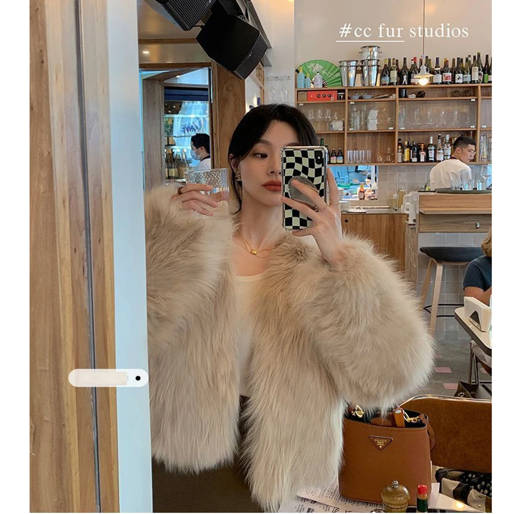 Women's faux fur coat, thick and luxurious collarless short fur coat, elegant jacket, warm coat for winter