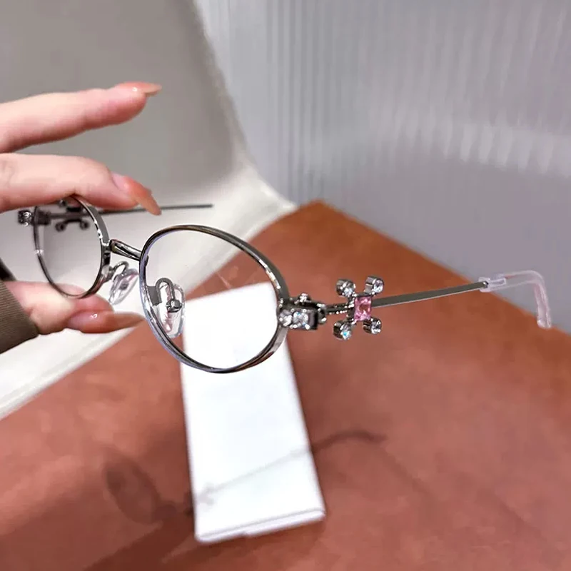 Oculos-y2k-altamente-inteligentes-com-diamantes-prateados-armacao-oval-pequena-estilo-pure-desire-detalhes-metalicos-em-losango-multiangulo