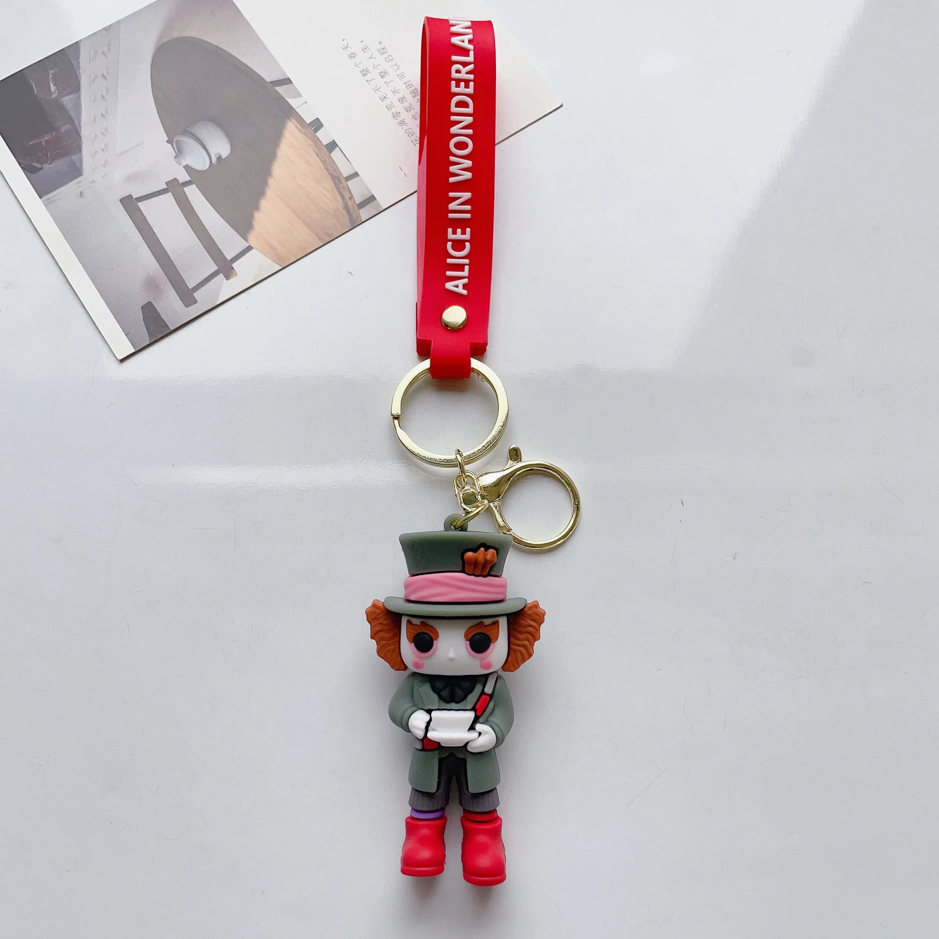 Cartoon Alice in Wonderland Kawaii Alice Mad Hatter Red Queen Model Car Key Chain Male And Female Bag Pendant Accessories Gift