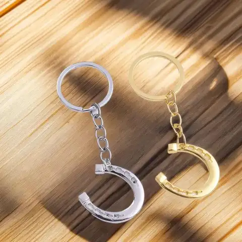 1Pcs Fresh Design Small Gift Horse Step Pendant Modern Minimal Lucky Horseshoe Gold Key Pendant