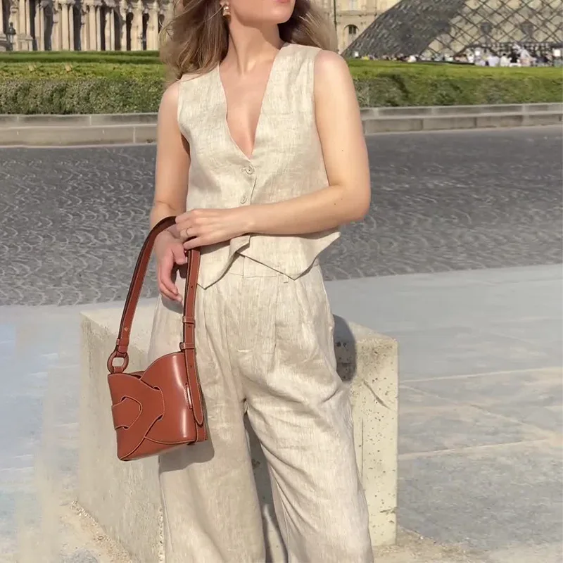 

2025 fashion new women's clothing v-neck sleeveless vest solid color versatile daily leisure Z009