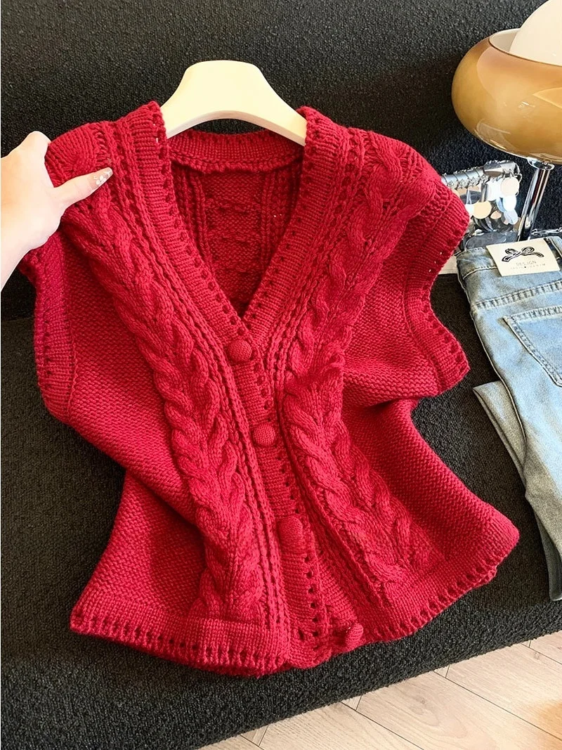 

Красный винтажный вязаный жилет с узором «косы» для женщин, верхняя одежда, создающая ощущение роскоши, многослойный топ с V-образным вырезом для весны 2026 года