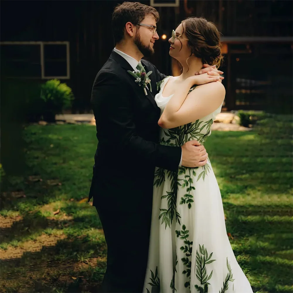 Abito da sposa Forest Sytle con applicazioni in pizzo ricamato a foglia verde Abiti da sposa a-line con strascico lungo Abiti da sposa personalizzati