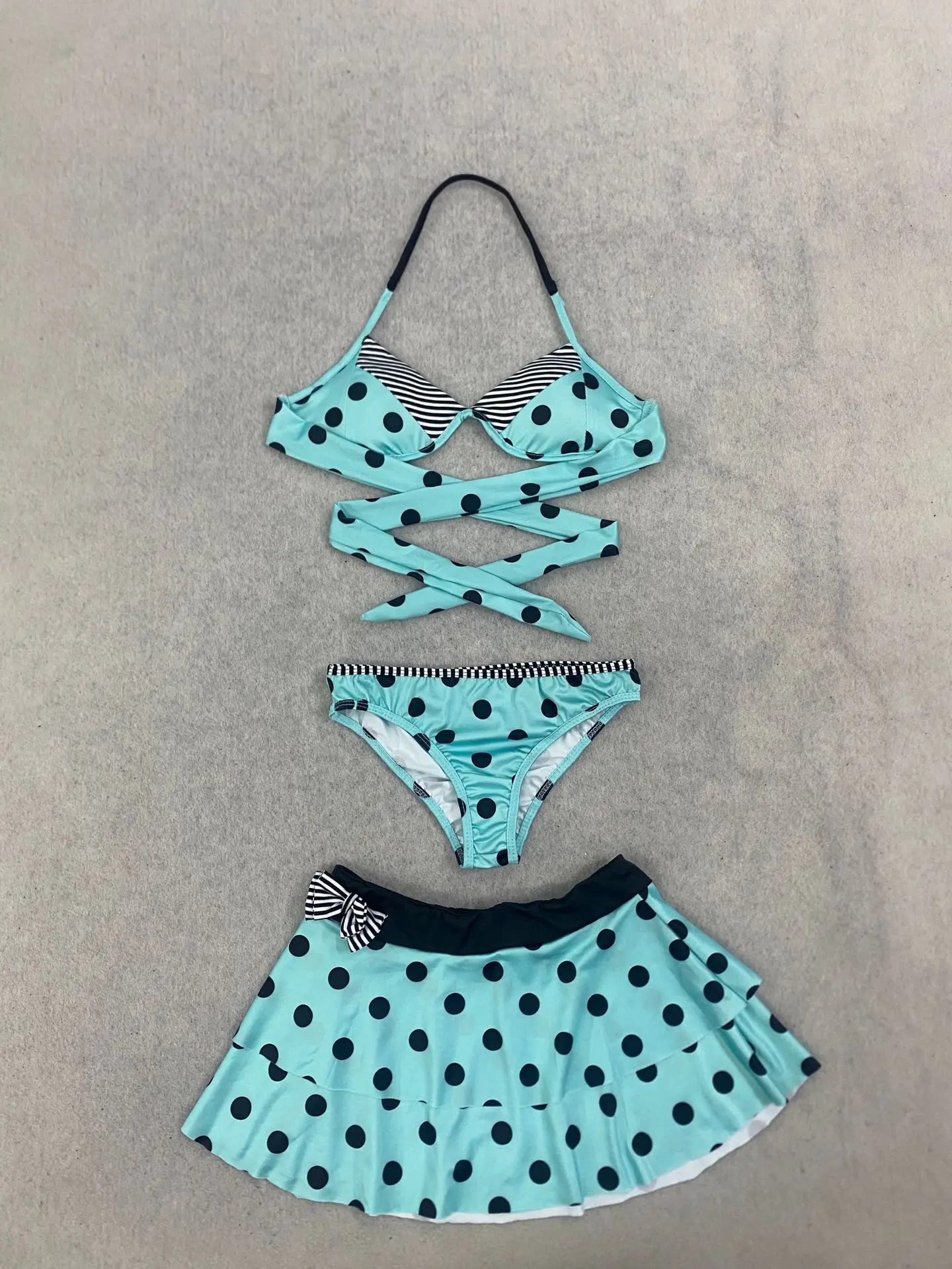 2026 Neuer Y2K Süßer, cooler mintgrüner Wellenpunkt-Bikini mit hängendem Hals und geteiltem Badeanzug, 3-teiliges Set mit Kuchenrock für Damen – Detail 7