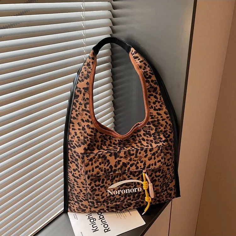 

Vintage Reversible Tote Bag, Spacious Niche Shoulder Purse for Women Double Sided Commuter Bag Versatile Large Capacity Bag​