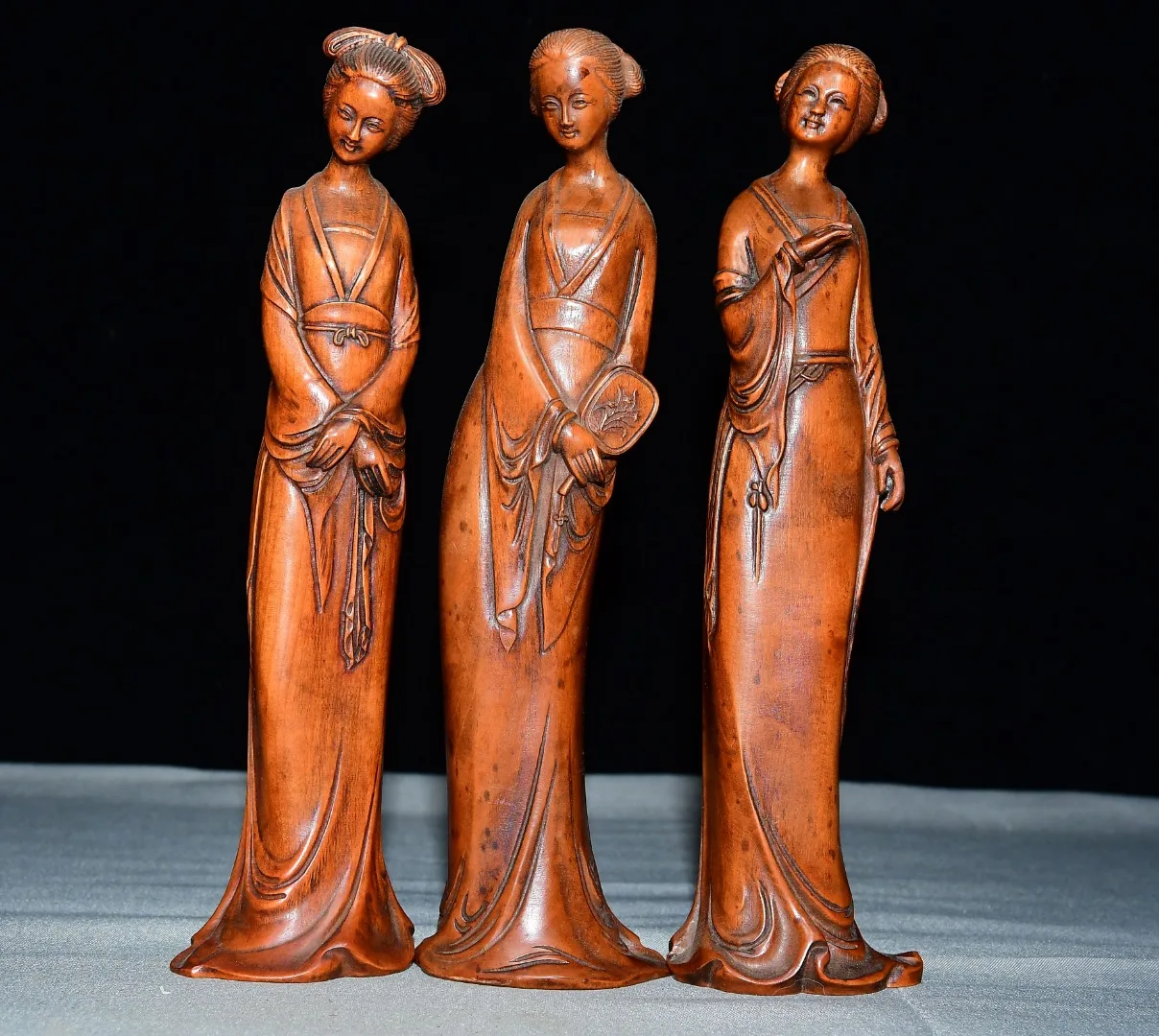 Statue de la déesse-servante 'Trois Belles' en buis ancien de 7 pouces, image symbolique, objet de collection pour l'étude et la richesse, ornement