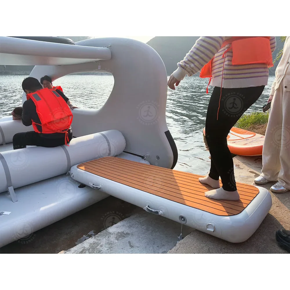 

Stock 2m Long Inflatable Gangway Durable PVC Inflatable Floating Dock with Non-Slip EVA Surface Portable Gangway for Yachts