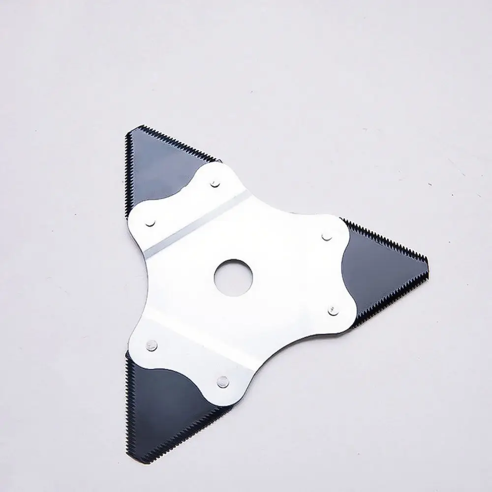 شفرات جزازة العشب من الصلب المنغنيز على شكل مثلث حافة مسننة شفرات مثلثة محفورة شفرات مسننة ذات الاستخدام المزدوج