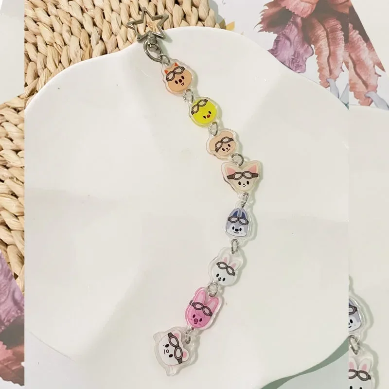 2025 SKZOO أنيمي الاكريليك KPOP المفاتيح المساعدون الكرتون قلادة لطيف الإبداعية حقيبة سحر سيارة كيرينغ أصدقاء المشجعين الهدايا