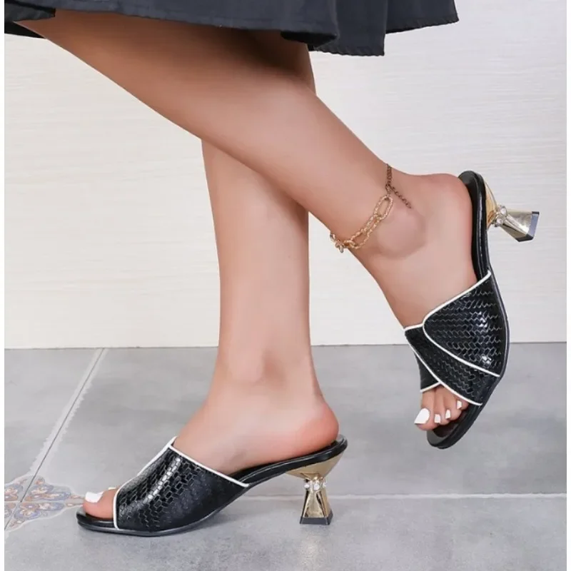 2024 Summer New Women's High Heeled Open Toed Sandals Black Shiny Fashion Square Toed High Heels Color Blocked Women's Shoes